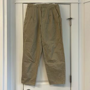 Men’s Size 32x30 Pleated Gap Khakis
